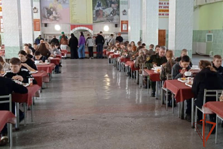 В Бийске росгвардейцы организовали встречу со школьниками 