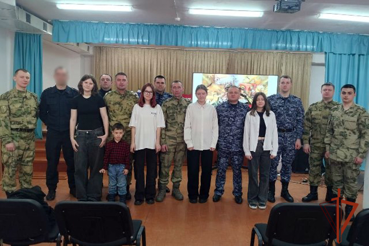 Росгвардейцы организовали встречу с бийскими школьниками