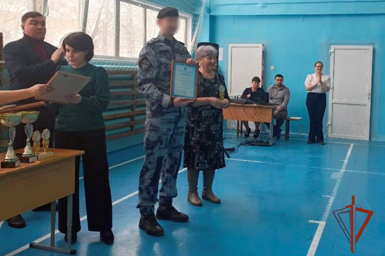 Родители погибшего бойца ОМОН стали почетными гостями школьного смотра-конкурса