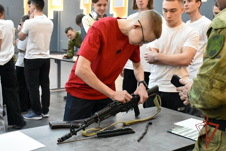 Росгвардейцы провели военно-спортивную игру для студентов