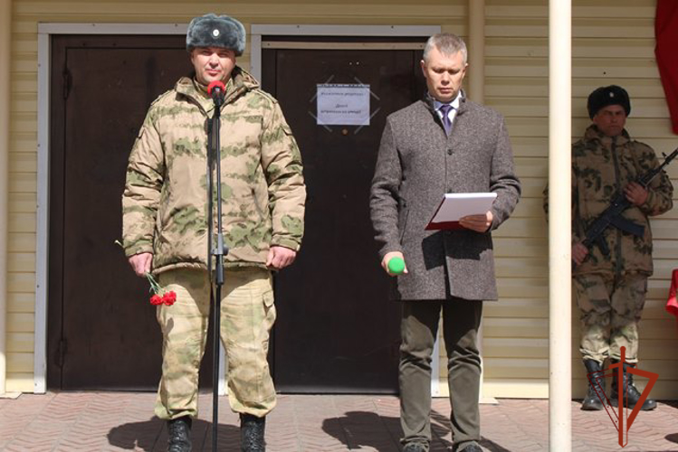 В Рубцовске росгвардейцы почтили память погибшего защитника Отечества