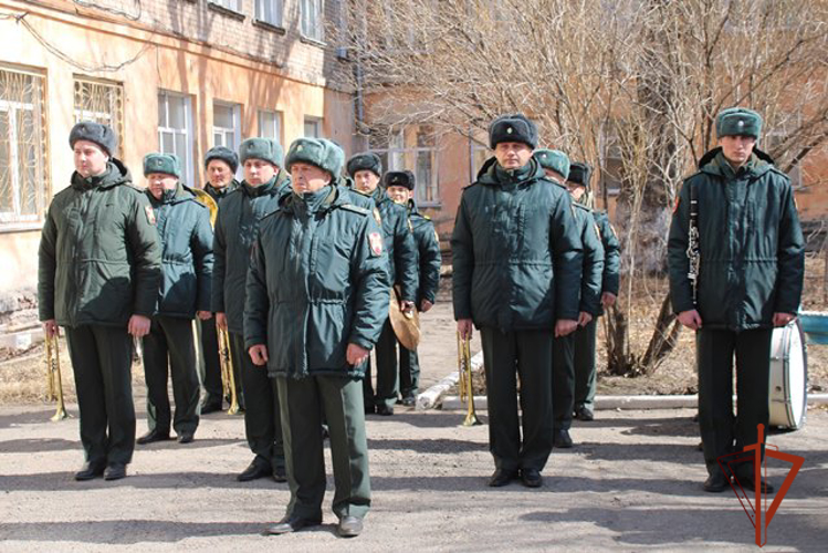 В Рубцовске росгвардейцы почтили память погибшего защитника Отечества