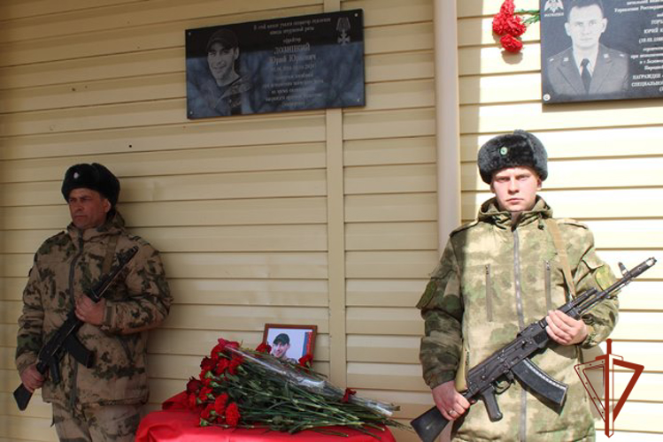 В Рубцовске росгвардейцы почтили память погибшего защитника Отечества