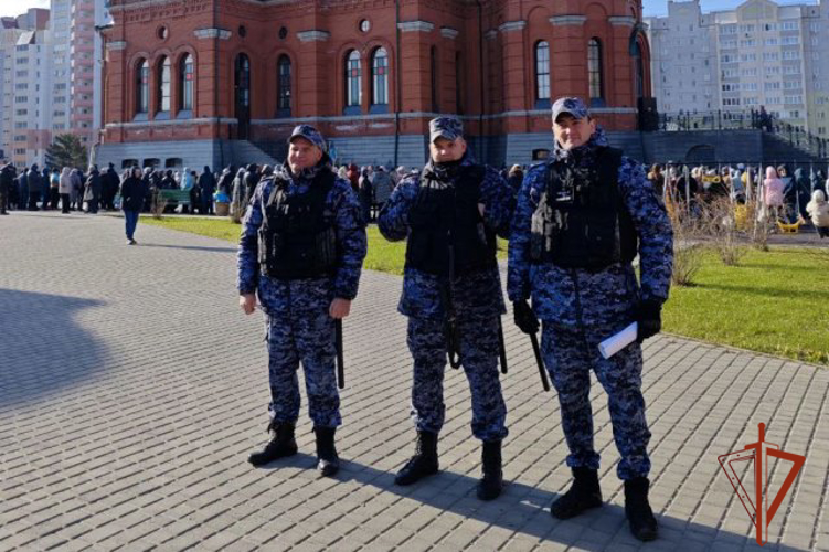 Личный состав подразделений Росгвардии обеспечили охрану общественного порядка в период проведения пасхальных мероприятий