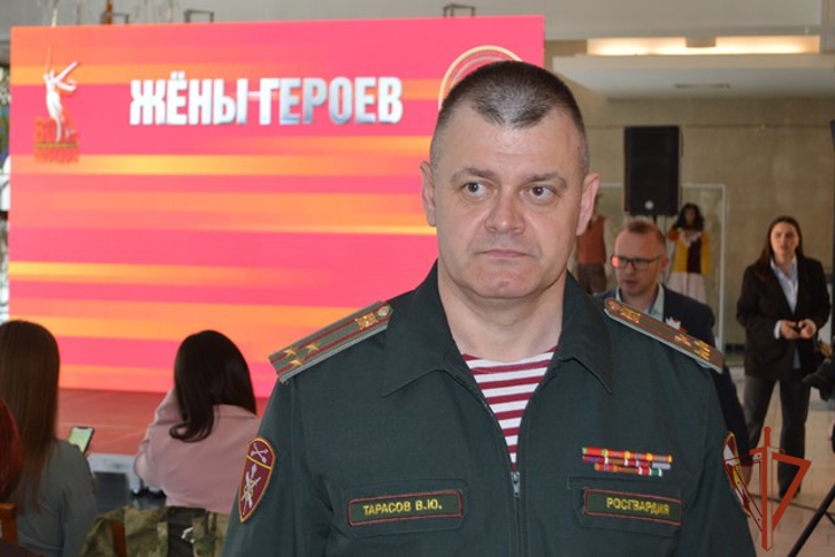 Росгвардия приняла участие в открытии фотовыставки "Жены героев"