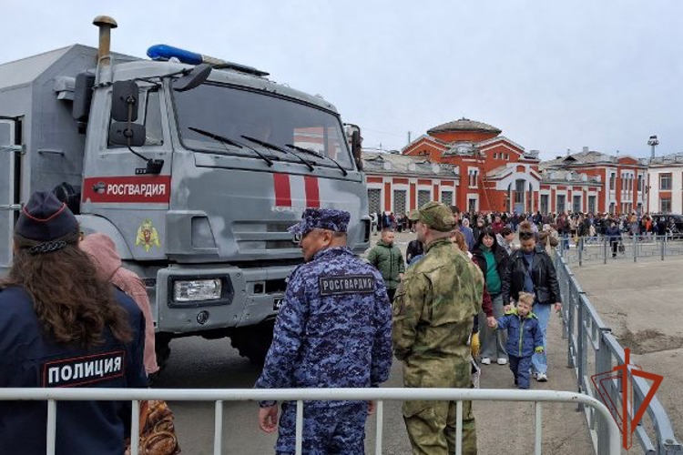 В Барнауле прошла патриотическая акция "Эшелон Победы"