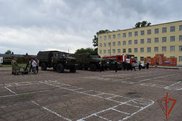 В Рубцовске прошли пятидневные учебные сборы с учащимися 10-х классов по основам военной службы.