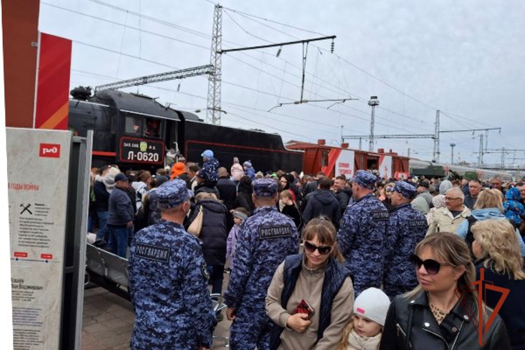 В Барнауле прошла патриотическая акция "Эшелон Победы"