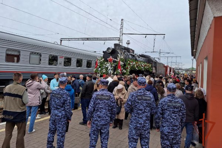 В Барнауле прошла патриотическая акция "Эшелон Победы"
