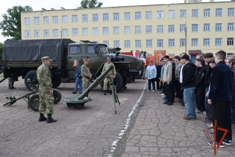 В Рубцовске прошли пятидневные учебные сборы с учащимися 10-х классов по основам военной службы.