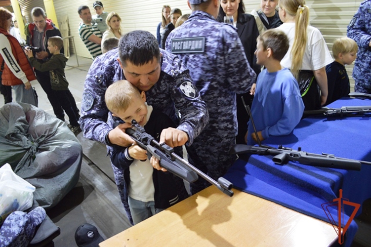 День открытых дверей в Росгвардии Алтайского края: праздник для детей и знакомство с профессией родителей