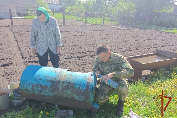Росгвардейцы оказали помощь матери погибшего героя-сослуживца