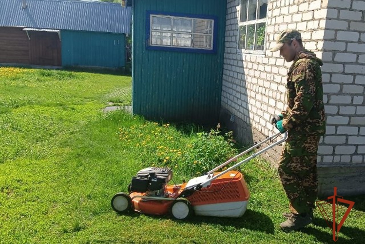 Росгвардейцы оказали помощь матери погибшего героя-сослуживца