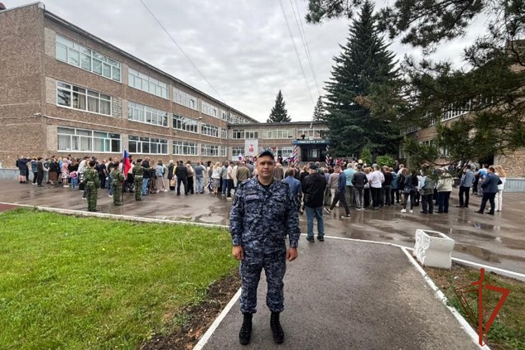 Росгвардия обеспечила безопасность на «Последних звонках» в Алтайском крае