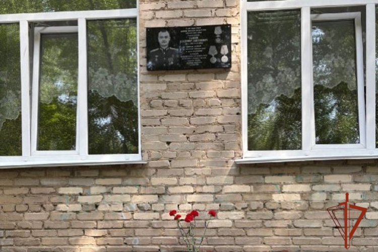 В Рубцовске росгвардейцы почтили память погибшего защитника Отечества