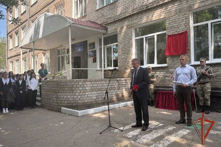 В Рубцовске росгвардейцы почтили память погибшего защитника Отечества