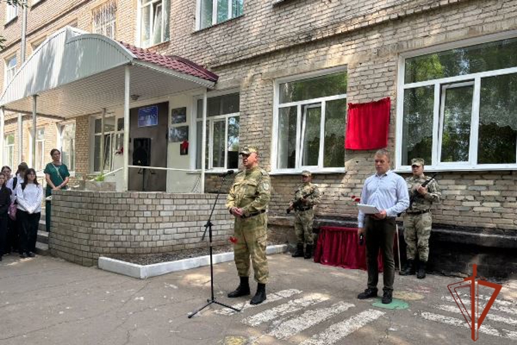В Рубцовске росгвардейцы почтили память погибшего защитника Отечества