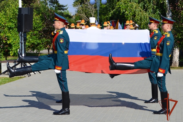 Алтайская Росгвардия приняла участие в праздновании Дня России