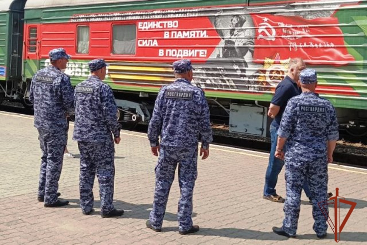 Росгвардия обеспечила безопасность агитпоезда Минобороны с трофейной техникой из зоны СВО