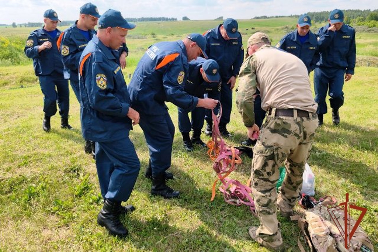 Росгвардия и МЧС оттачивают взаимодействие в совместных тактических учениях