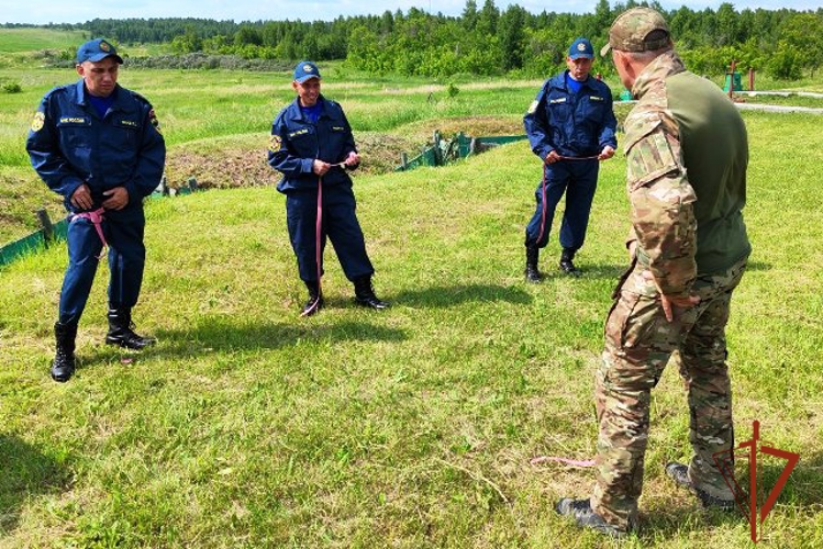 Росгвардия и МЧС оттачивают взаимодействие в совместных тактических учениях