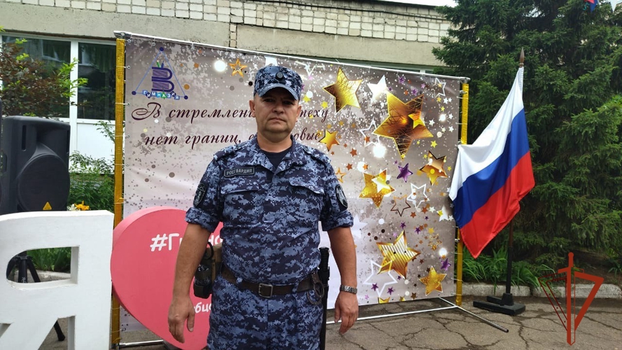 Росгвардия Алтайского края обеспечила безопасность на праздновании Дня молодежи и выпускных вечеров