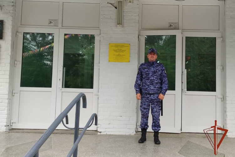 Росгвардия Алтайского края обеспечила безопасность на праздновании Дня молодежи и выпускных вечеров