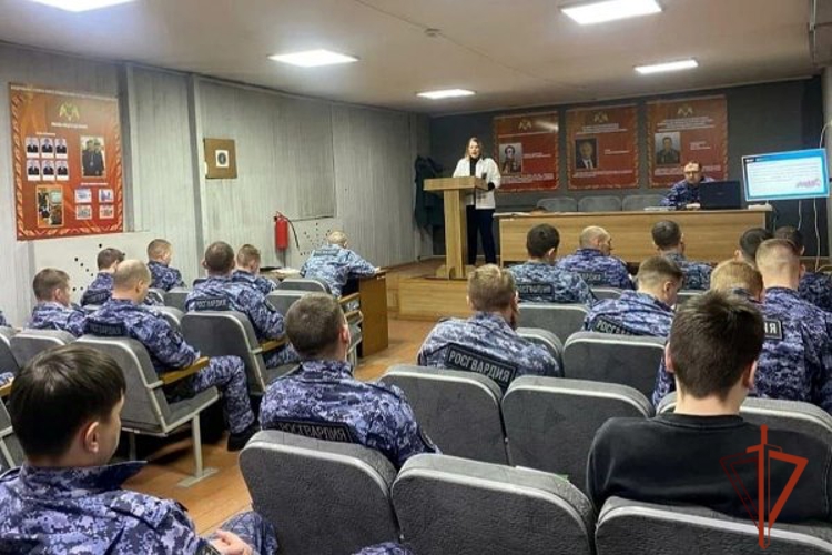 В Алтайском крае сотрудники Росгвардии посетили лекции Общества «Знание»
