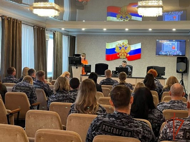 В Алтайском крае сотрудники Росгвардии посетили лекции Общества «Знание»