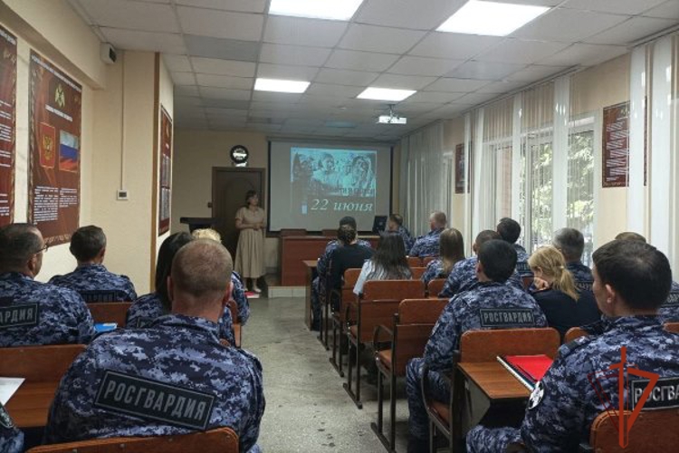 В Алтайском крае сотрудники Росгвардии посетили лекции Общества «Знание»