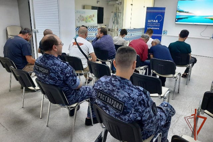 Росгвардейцы Алтайского края присоединились к "Диктанту Победы"