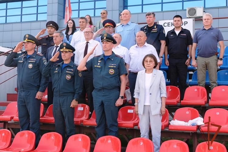 Росгвардия Алтайского края приняла участие в торжественных мероприятиях МЧС