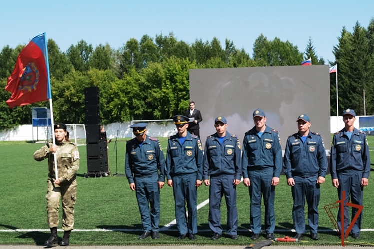 Росгвардия Алтайского края приняла участие в торжественных мероприятиях МЧС