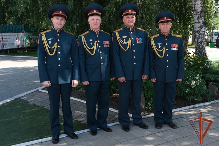 Росгвардия Алтайского края приняла участие в торжественных мероприятиях МЧС