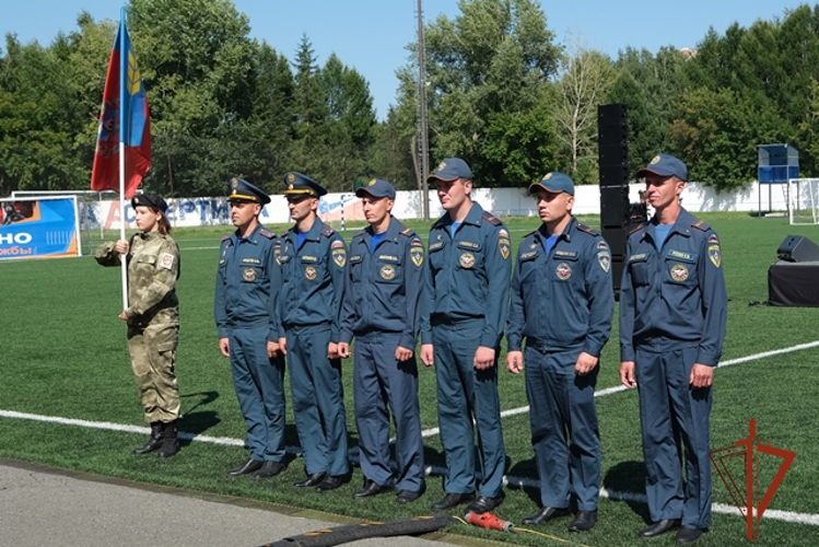 Росгвардия Алтайского края приняла участие в торжественных мероприятиях МЧС