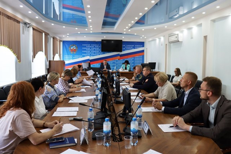 Росгвардия Алтайского края участвует в обеспечении безопасности детского отдыха