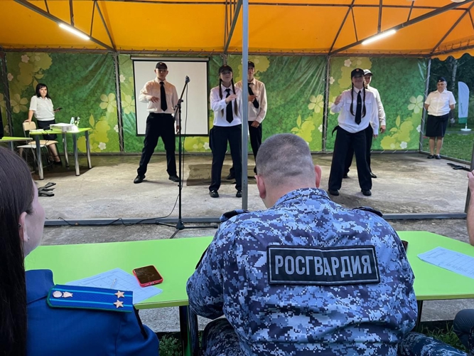 Алтайская Росгвардия поддержала профильную смену "Детство – территория закона"