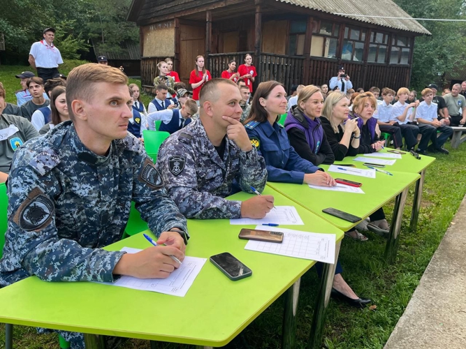 Алтайская Росгвардия поддержала профильную смену "Детство – территория закона"