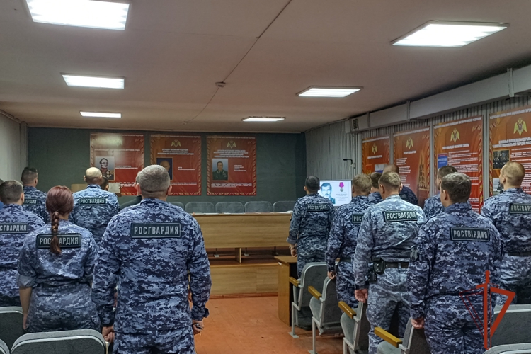 Алтайские росгвардейцы почтили память погибших сотрудников 