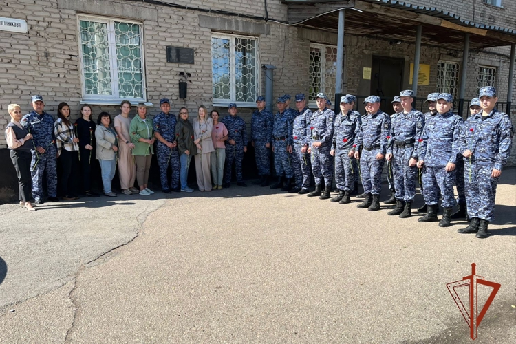 Алтайские росгвардейцы почтили память погибших сотрудников 