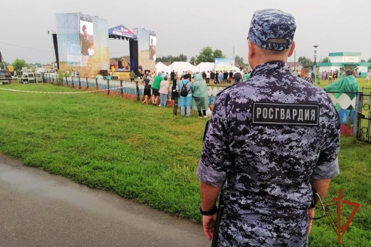 Алтайские росгвардейцы обеспечили правопорядок на фестивале «Земляки»