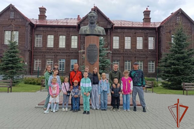 Дети рубцовских росгвардейцев посетили Мемориальный музей М.Т. Калашникова