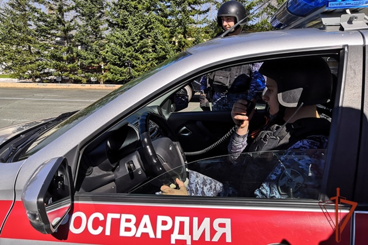 Патрульные экипажи Росгвардии на улицах региона оперативно пресекают противоправные действия 