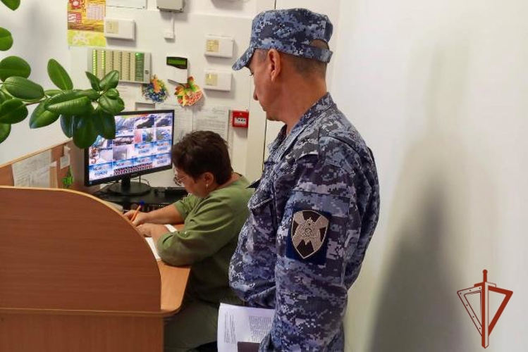 Росгвардия проверила готовность систем безопасности объектов образования региона к началу учебного года