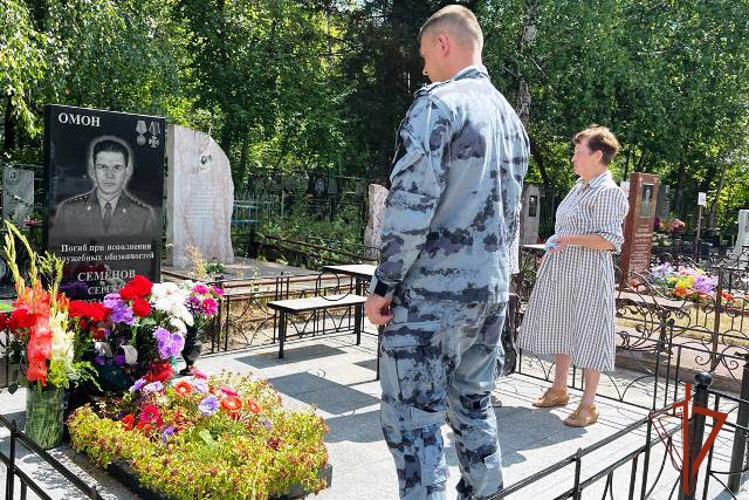 Навечно в строю: старший прапорщик ОМОН Сергей Семенов