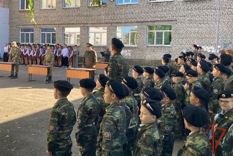 В стенах Рубцовской СОШ № 2 имени М.С. Батракова прошел знаменательный день – торжественная церемония принятия клятвы кадетами