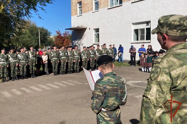 В стенах Рубцовской СОШ № 2 имени М.С. Батракова прошел знаменательный день – торжественная церемония принятия клятвы кадетами
