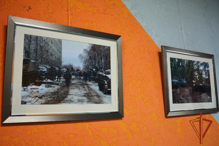 Тематическая фотовыставка Росгвардии открылась в Барнауле