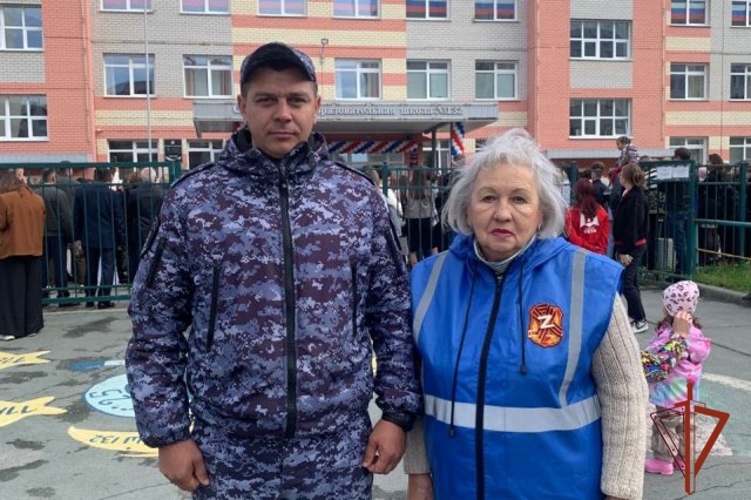 Росгвардия обеспечила безопасность школьных линеек в День знаний