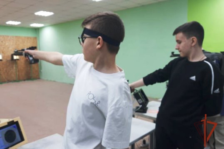 В преддверии празднования Дня отца дети сотрудников алтайской Росгвардии поздравили своих пап яркими победами